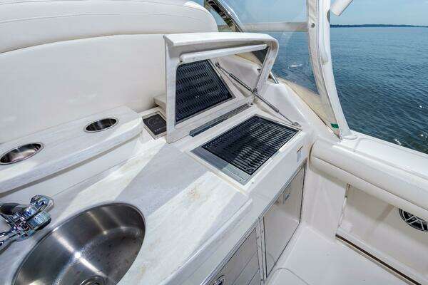 Grady-White Freedom 335 Yacht For Sale