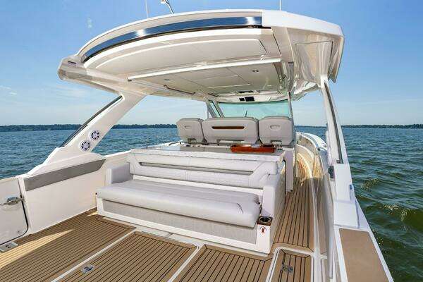 Tiara Yachts 43 LS Yacht For Sale