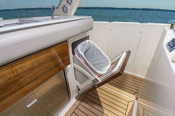 Tiara Yachts 43 LS Yacht For Sale