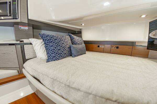 Tiara Yachts 43 LS Yacht For Sale