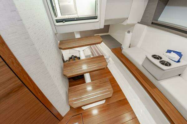 Tiara Yachts 43 LS Yacht For Sale