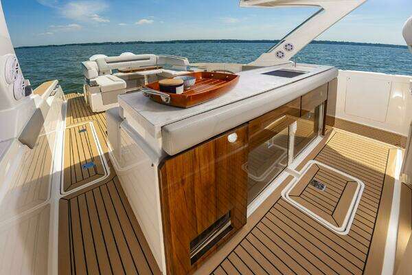 Tiara Yachts 43 LS Yacht For Sale