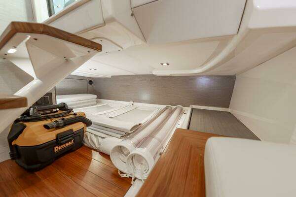 Tiara Yachts 43 LS Yacht For Sale