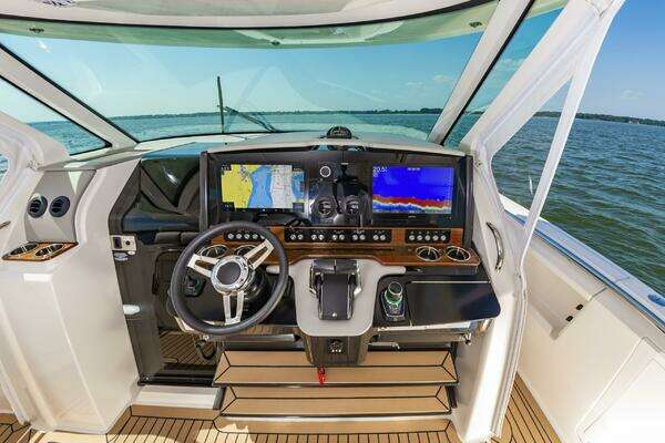 Tiara Yachts 43 LS Yacht For Sale