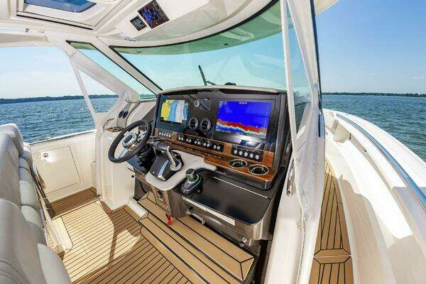 Tiara Yachts 43 LS Yacht For Sale
