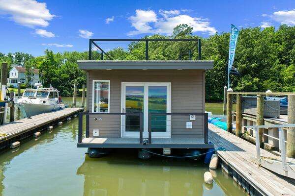 Custom Hank's 40 Houseboat Yacht For Sale