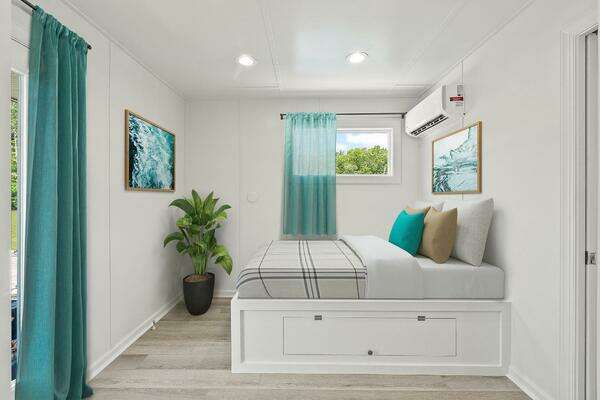 Custom Hank's 40 Houseboat Yacht For Sale