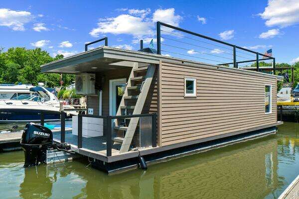 Custom Hank's 40 Houseboat Yacht For Sale