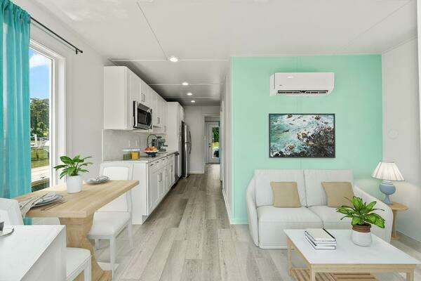 Photo of the 2025 Custom Hank's 40 Houseboat