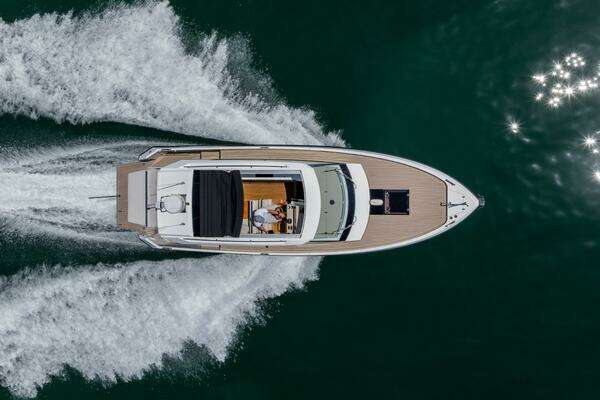 Delta Powerboats 33 Coupe Yacht For Sale