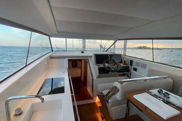 Delta Powerboats 33 Coupe Yacht For Sale