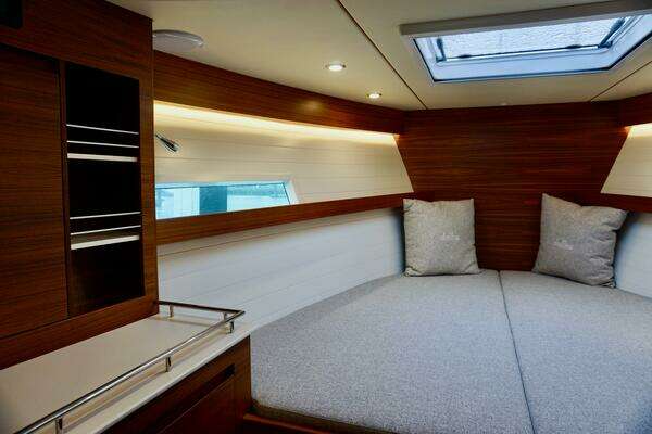 Delta Powerboats 33 Coupe Yacht For Sale