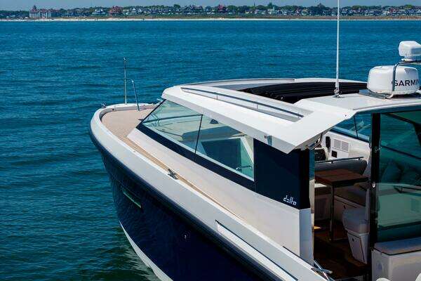 Delta Powerboats 33 Coupe Yacht For Sale