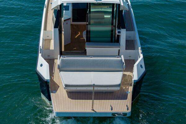 Delta Powerboats 33 Coupe Yacht For Sale