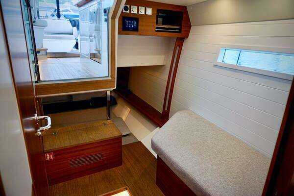 Delta Powerboats 33 Coupe Yacht For Sale