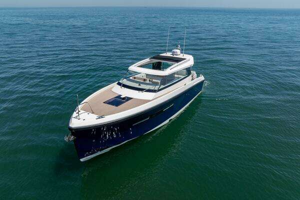 Delta Powerboats 33 Coupe Yacht For Sale