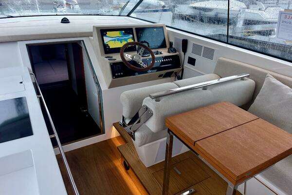 Delta Powerboats 33 Coupe Yacht For Sale