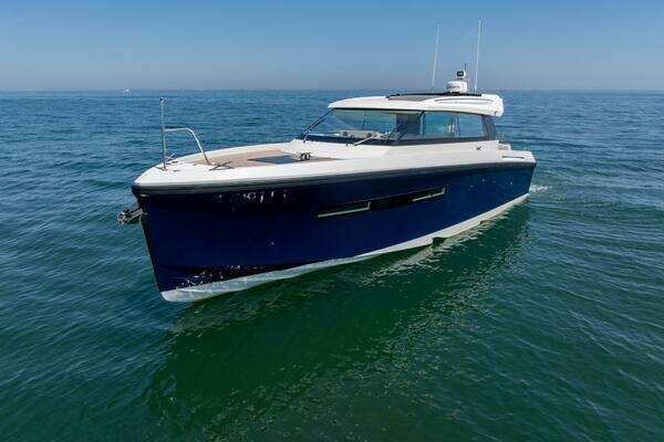 Delta Powerboats 33 Coupe Yacht For Sale