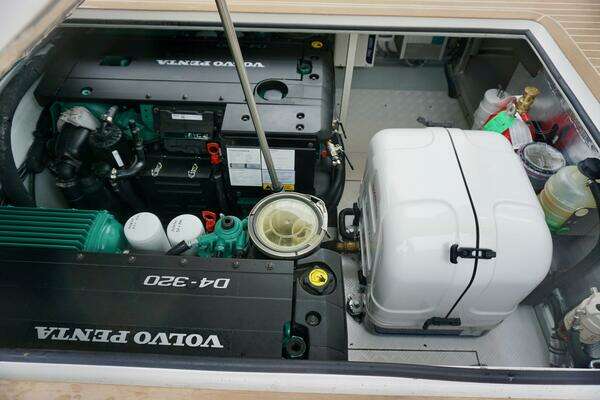 Delta Powerboats 33 Coupe Yacht For Sale