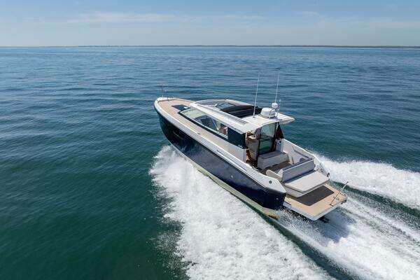 Delta Powerboats 33 Coupe Yacht For Sale