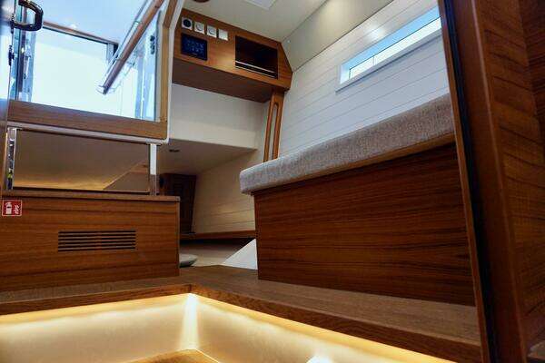 Delta Powerboats 33 Coupe Yacht For Sale