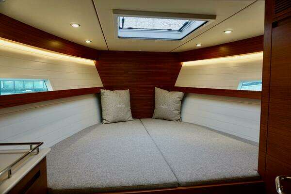 Delta Powerboats 33 Coupe Yacht For Sale