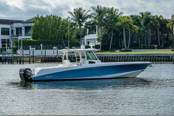Boston Whaler 370 Outrage Yacht For Sale