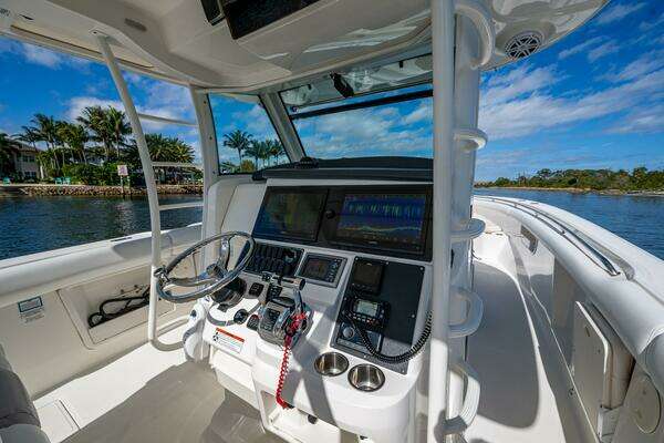 2011 Boston Whaler 37