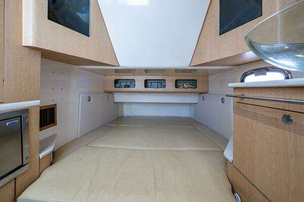 Boston Whaler 370 Outrage Yacht For Sale