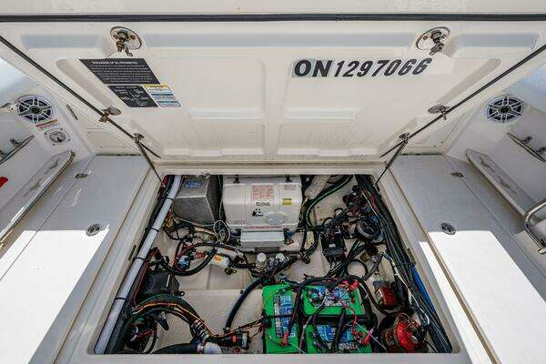 Boston Whaler 370 Outrage Yacht For Sale