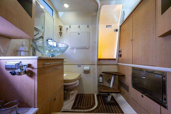 Boston Whaler 370 Outrage Yacht For Sale