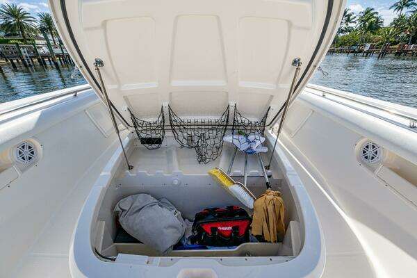 Boston Whaler 370 Outrage Yacht For Sale