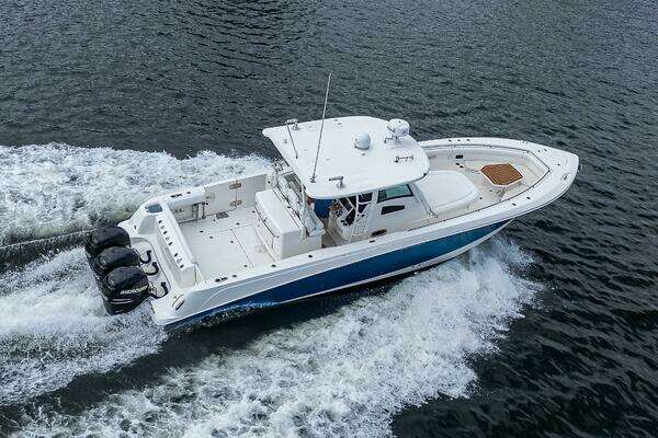 Boston Whaler 370 Outrage Yacht For Sale