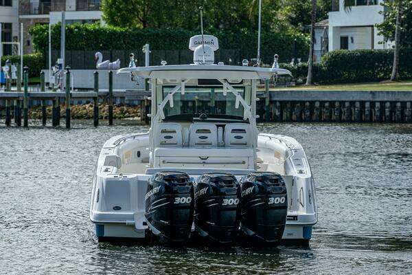 Boston Whaler 370 Outrage Yacht For Sale
