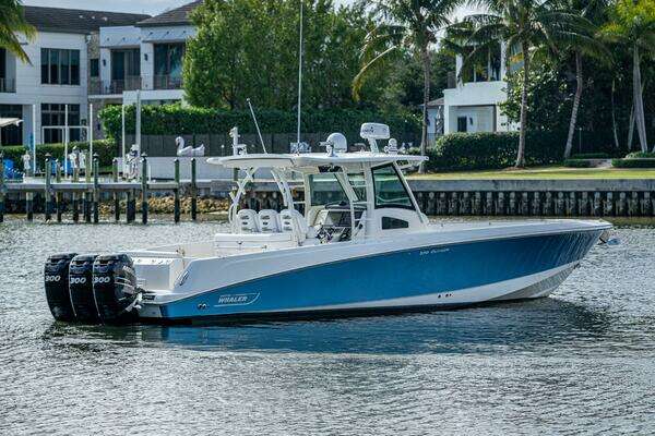 Boston Whaler 370 Outrage Yacht For Sale