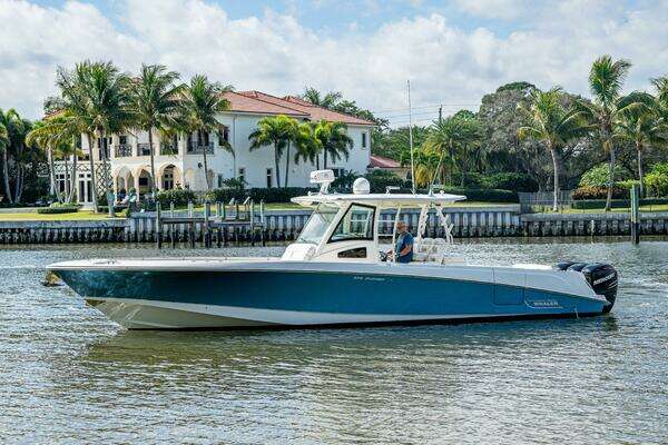 Boston Whaler 370 Outrage Yacht For Sale