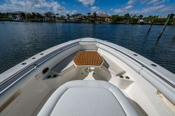 Boston Whaler 370 Outrage Yacht For Sale