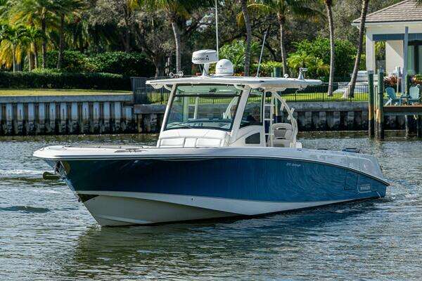 Boston Whaler 370 Outrage Yacht For Sale