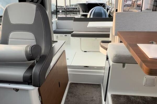 Nc795_interior_stern