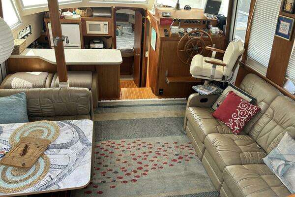 Mainship 430 Trawler Yacht For Sale