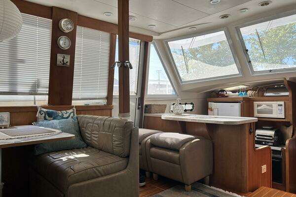 Mainship 430 Trawler Yacht For Sale