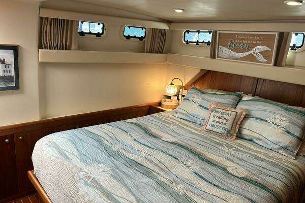 Mainship 430 Trawler Yacht For Sale