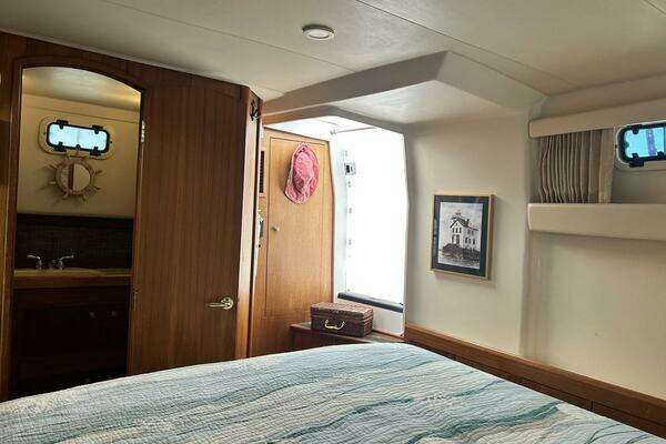 Mainship 430 Trawler Yacht For Sale