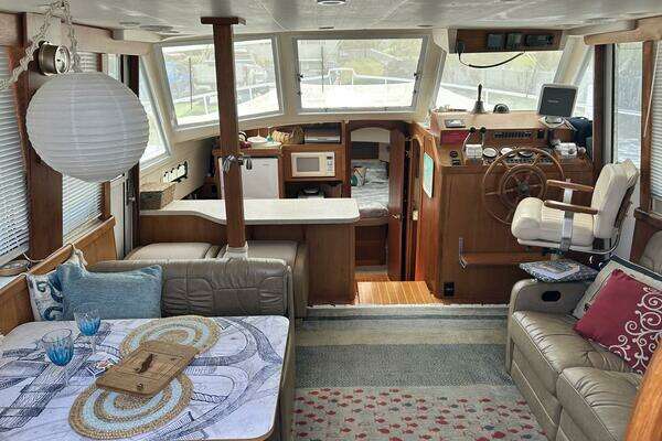Mainship 430 Trawler Yacht For Sale