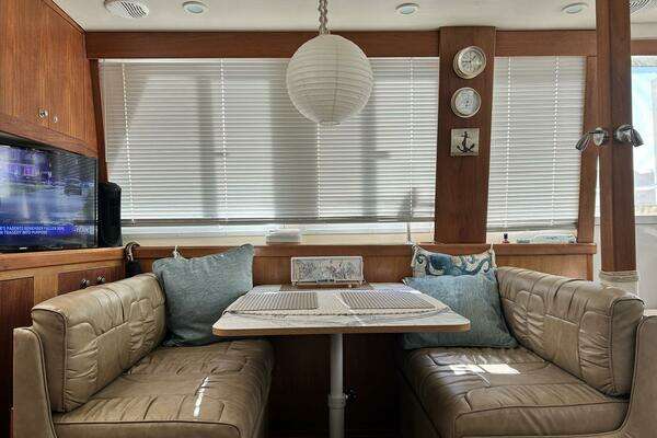 Mainship 430 Trawler Yacht For Sale