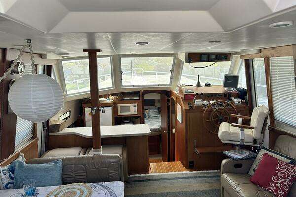 Mainship 430 Trawler Yacht For Sale