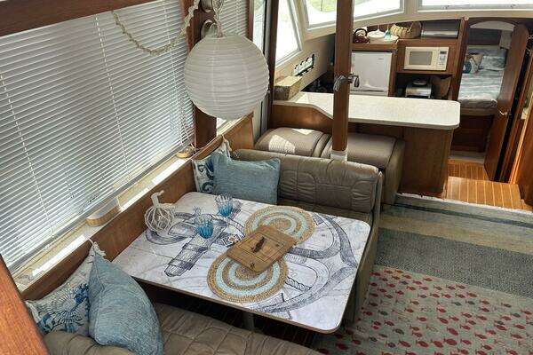 Mainship 430 Trawler Yacht For Sale