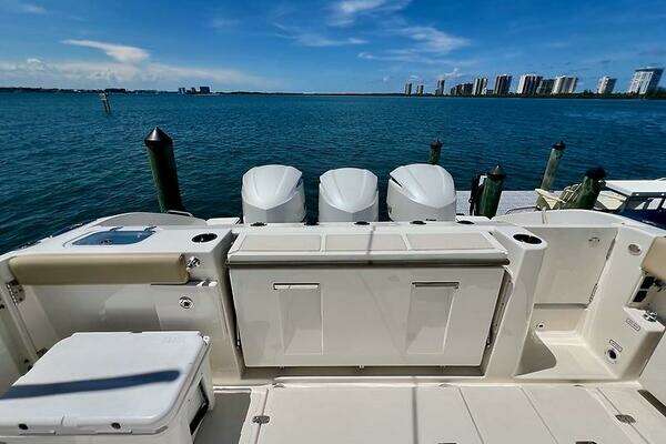 Pursuit 365 Dual Console Yacht For Sale