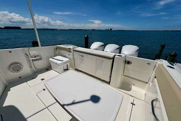 Pursuit 365 Dual Console Yacht For Sale