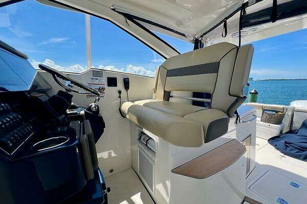 Pursuit 365 Dual Console Yacht For Sale